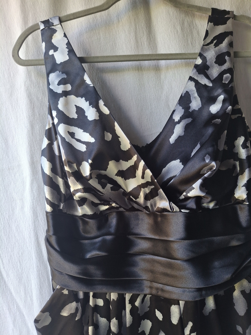 Onyx Black andSilver Animal Print V-Neck Dress - Picture 3 of 10